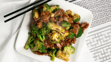 303. Beef With Broccoli Jiè Lán Niú Ròu