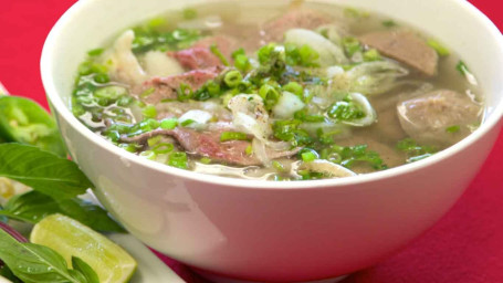 22. Beef Noodles Soup Special Combination (Phở Đặc Biệt)