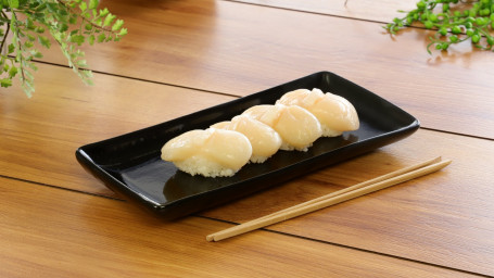 Hotate Nigiri (4 Pieces)