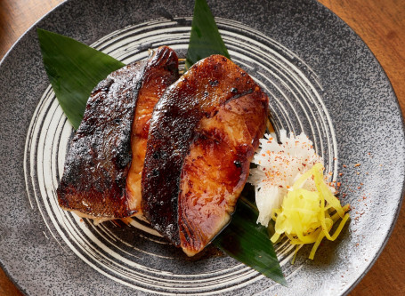 Grilled Miso Sliver Cod (Per Portion) Yín Xuě Yú Xī Jīng Shāo