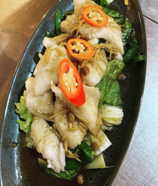 Pla Nueng Khing (Steamed Fish With Ginger Sauce)