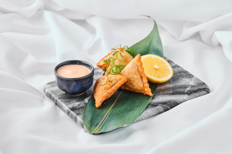 Jalapeno And Cheese Samosas (4Pcs)