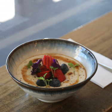 Fresh Berry Oat Porridge (V)