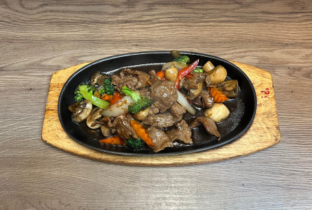 Neua Ka Ta (Sizzling Beef Or Lamb)