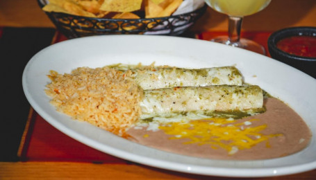 Prânz Cu Enchiladas Verdes