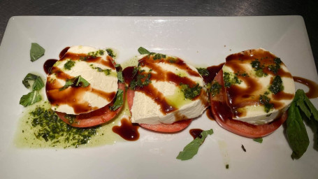 Fresh Mozzarella With Tomatoes Basil