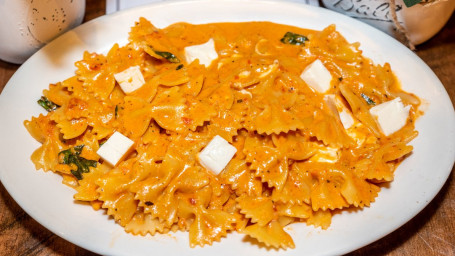 12. Farfalle Napolitano