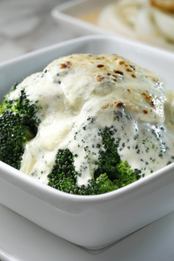 A10. Zhī Shì Jú Xī Lán Huā Broccoli Mornay