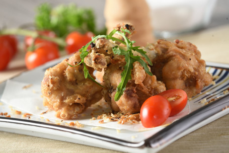 A1. Fēng Shā Dān Gǔ Jī Yì Deep-Fried Single-Boned Chicken Wing