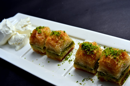 Chí Míng Tǔ Ěr Qí Jú Kāi Xīn Guǒ Sū Baklava