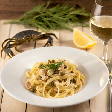 Crab Linguini With Lemon And Crispy Capers Xiè Ròu Biǎn Miàn Yì Fěn Níng Méng Cuì Lǎn Jiǎo