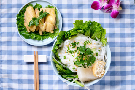 Tài Shì Hǎi Nán Jī Tāng Hé Hainan Chicken With Rice Noodle Soup