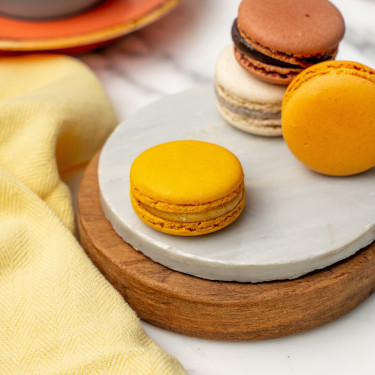 Passionfruit Macaron (Ve, Gf)