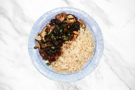 Nb-10 Black Pepper Beef Brisket With Sauteed Mushroom And Brown Rice Hēi Jiāo Niú Nǎn Pèi Chǎo Mó Gū Hé Cāo Mǐ Fàn