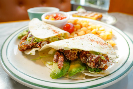 Niú Yóu Guǒ Ruǎn Ké Xiè Mò Xī Gē Bǐng Pèi Shǔ Lì Avocado Soft Shell Crab Quesadilla With Homefries