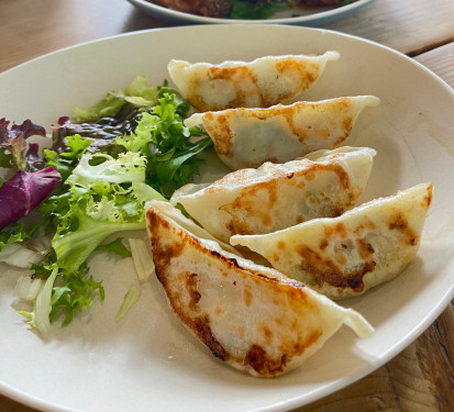 Pan-Fried Veg Gyoza (5Pcs Jiān Shū Cài Jiǎo Zi (5Kē