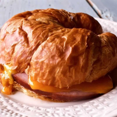 Croissant Cu Sunca Si Branza