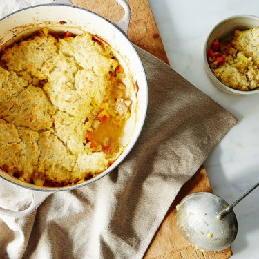 Ghiveci De Pui Cu Biscuiti Si Sos Gravy