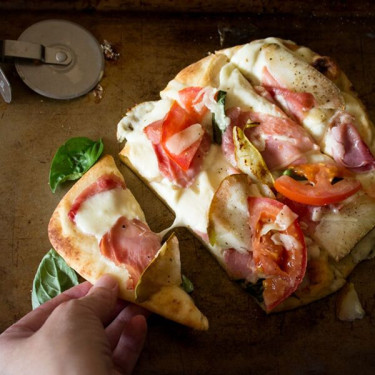 Pizza Cu Prosciutto