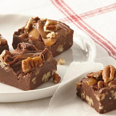 Fudge Cu Caramel Si Nuca Pecan