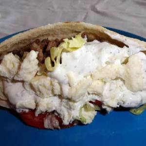 Sandwich Cu Gyro De Vită