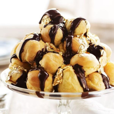 Profiterol Cu Caramel Sarat