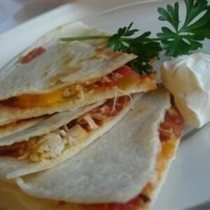 Quesadilla Cu Trei Tipuri De Brânză