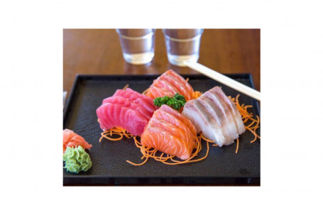 Assorted Sashimi (Large) 16 Pieces