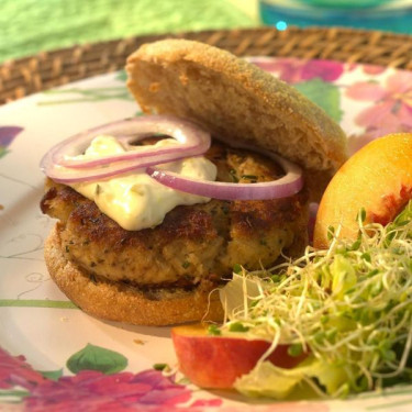 Burger Cu Crab Cake