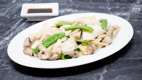 D5. Moo Goo Gai Pan